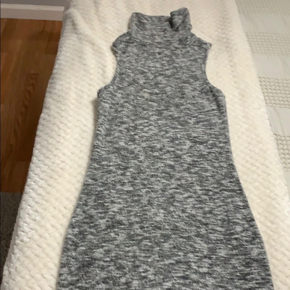 Dress - Picture 3 of 4